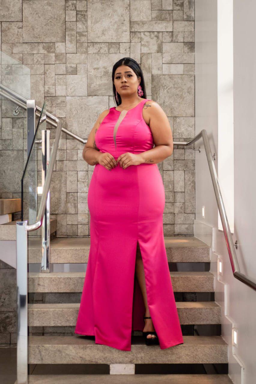 decote profundo plus size