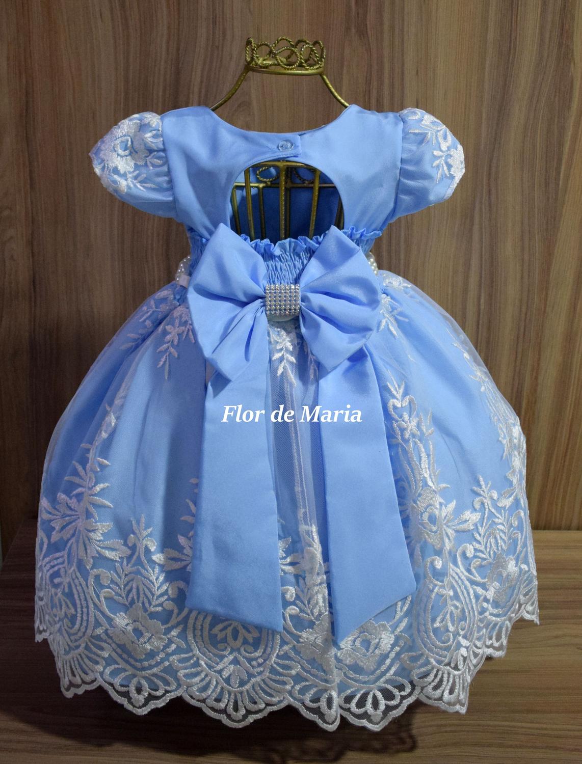 vestido de festa azul claro com renda
