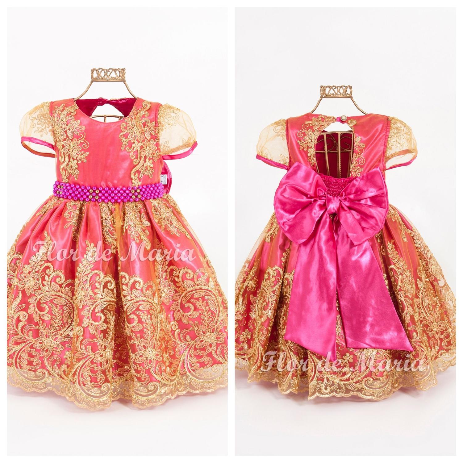 vestido de florista dourado