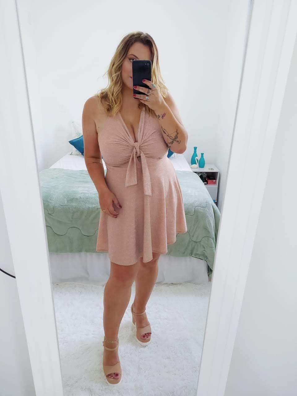 vestido decotado plus size