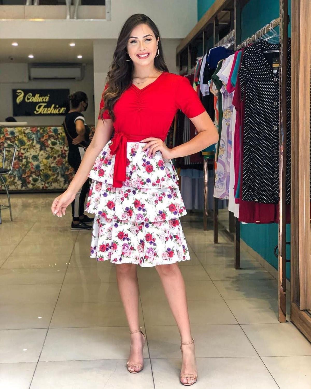 Vestido patrícia, midi, decote v franzido, botões fake na blusa, saia com babados - COLLUCCI FASHION - Vestido Feminino - Magazine Luiza Vestido patrícia, midi, decote v franzido, botões fake na blusa, saia com babados - COLLUCCI FASHION - Vestido Feminino - Magazine Luiza