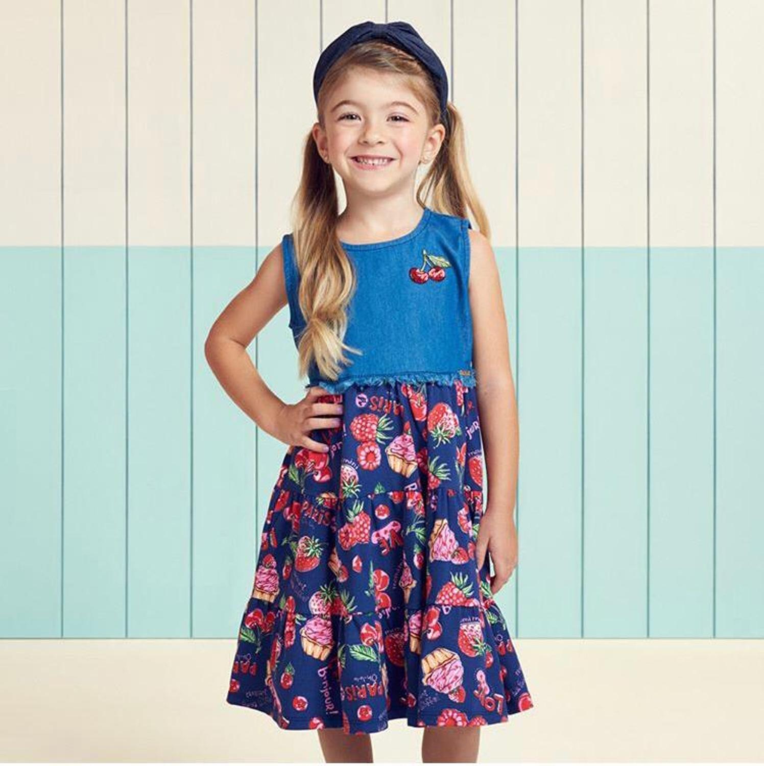 vestido com babado no peito