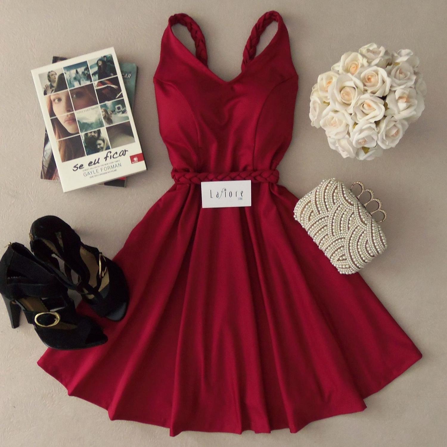 vestido rodado acinturado vermelho