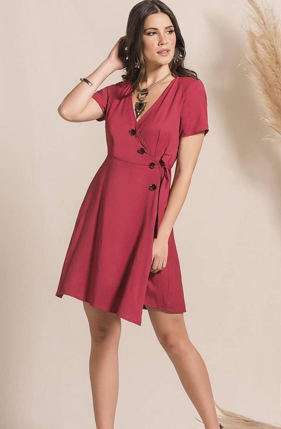 vestido transpassado com botões