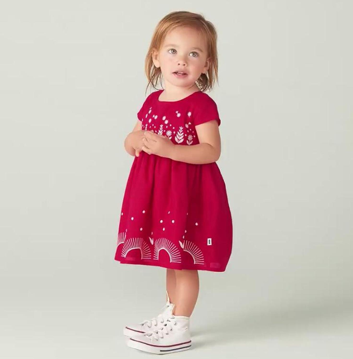vestido vermelho com flores