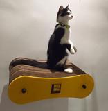 Arranhador/caminha Para Gatos De Fixar Na Parede Em Acrílico E Papelão Kraft Amarelo - Gato moderno