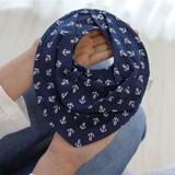 Babador Bandana Impermeável com Regulagem Tricoline e Malha Âncoras Marinho e Branco - Mais que baby
