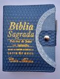 Bíblia Sagrada com harpa, índice, letra grande e botão - Azul - Casa publicadora paulista