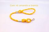 Guia com nó para pet com 16 mm de espessura com 100 cm de comprimento na cor amarelo e branco - E - pet