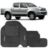 Jogo de Tapete Carpete Toyota Hilux CD SR SRV 2005 a 2012 Grafite Bordado 5 Peças - Shutt