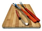 Kit Churrasco Tabua Bambu 36x26 / Faca Garfo Pegador Inox - Daterra