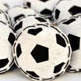 Lembrança Chaveiro Feltro Bola de Futebol Preto e Branco - Mais que baby