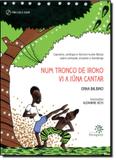 Num Tronco de Iroko Vi a Iúna Cantar - Peiropolis