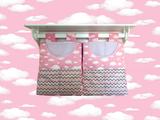 Prateleira Com Varão 68cm + 2 Porta Fraldas Nuvem Rosa - Galeria baby