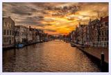 Quadro Decorativo Prédios as Margens do Canal na Holanda ao Pôr do Sol 90x60cm - Decore pronto