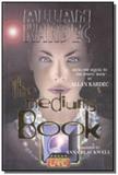 The medium s book - Lake