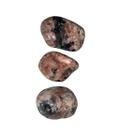 03 Turmalina Preta no Feldspato Natural Rolado - Conjunto de 3 Pedras de 25 a 35mm Tipo A
