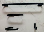 1 Kit de Acessórios Para Banheiro Preto (4 Peças) 1 Kit de Acessórios Para Banheiro Preto (4 Peças)