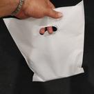 1 Quilo de sacolas plásticas boca triste 30x40 na cor branca 1º linha , tratadas para impressão. 1 Quilo de sacolas plásticas boca triste 30x40 na cor branca 1º linha , tratadas para impressão.