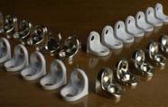 100 Mini Cantoneira 13x13 Cadeirinha Em Aço 2 Furos Branco
