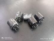 1x Capacitor Eletrolítico 33uf/400v 105 18x20mm Panasonic