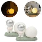 2 Luminárias Astronauta com Lua LED Amarela Bateria