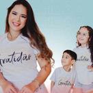 3 Camisetas com frase Gratidão, Mãe e filhos