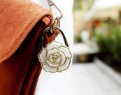 3 Suporte Portátil De Bolsa P/ Mesa Gancho Tipo Flor Prático