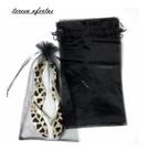50 saquinhos de organza 21x34 Preto (chinelo) Transparente 50 saquinhos de organza 21x34 Preto (chinelo) Transparente