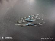 500x Resistor 8k2 1/4w 1%