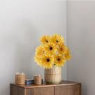 7 Galhos de Gérbera Artificial para Arranjos e Decoração de Ambientes Ideal para Centros de Mesa - DE0825 7 Galhos de Gérbera Artificial para Arranjos e Decoração de Ambientes Ideal para Centros de Mesa - DE0825