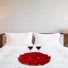 8 Pacotes de Pétalas de Rosa Artificiais Vermelha e Branca (2400 Unidades) para Decoração - DE0925 8 Pacotes de Pétalas de Rosa Artificiais Vermelha e Branca (2400 Unidades) para Decoração - DE0925