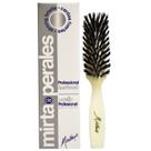 A escova de cabelo Mirta De Perales Large Diamond Detangles adiciona brilho A escova de cabelo Mirta De Perales Large Diamond Detangles adiciona brilho