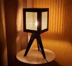 Abajur Cúpula Quadrada Tripé Decoração Iluminação Sala Abajur Cúpula Quadrada Tripé Decoração Iluminação Sala