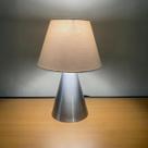 Abajur luminária de Mesa Cone Escovado aluminio e bivolt Com Cúpula algodão Bege