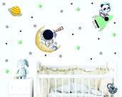 Adesivo De Parede Infantil Astronauta e Pandinha no Foguete