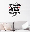 Adesivo Decorativo de Parede Frase Aprenda a Rir dos Seus Tropeços