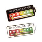 Alfinetes de humor interativos FAIRZ My Social Battery, 2 unidades em preto+branco Alfinetes de humor interativos FAIRZ My Social Battery, 2 unidades em preto+branco