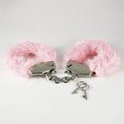 Algema de Metal com Pelúcia Rosa - Segurança e Conforto Algema de Metal com Pelúcia Rosa - Segurança e Conforto