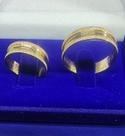 Alianças Reta com Riscos e Foscas Par Noivado Casamento Ouro 18 Kilates Peso 10.12 Gramas 7 mm Gravadas Maciça