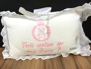 Almofada bordada com terço (convite dindos)