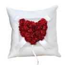 Almofada de aliança de casamento branca acetinada com coração de rosa vermelha 20x20cm