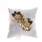 Almofada de aliança de casamento Elegant Metal Flowers & Pearls 20x20cm