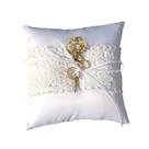 Almofada de aliança de casamento elegante com detalhes florais de renda branca