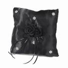 Almofada de aliança de casamento elegante de cetim preto com rosas e cristais