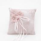 Almofada de aliança de casamento elegante de renda rosa com decoração floral