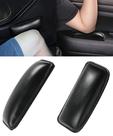 Almofada de couro macio YAKEFLY para console central de carro, pacote com 2 unidades