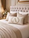 Almofada Decorativa Bordada Inicial Personalizada 50x30cm Cama, Sofá e Quarto Moderno Cor do Bordado:Dourado