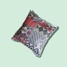 Almofada Estampada Retalhos 40x40. com espuma em flocos de tecido em Poliéster - Rose Cortinas