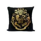 Almofada fibra suede wizarding world harry potter brasão hogwarts 40 x 40cm